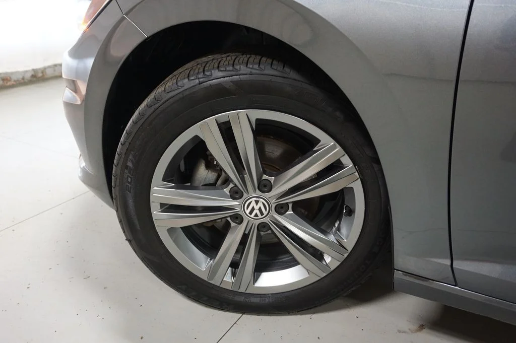Used 2019 Platinum Gray Metallic Volkswagen R-Line image 21