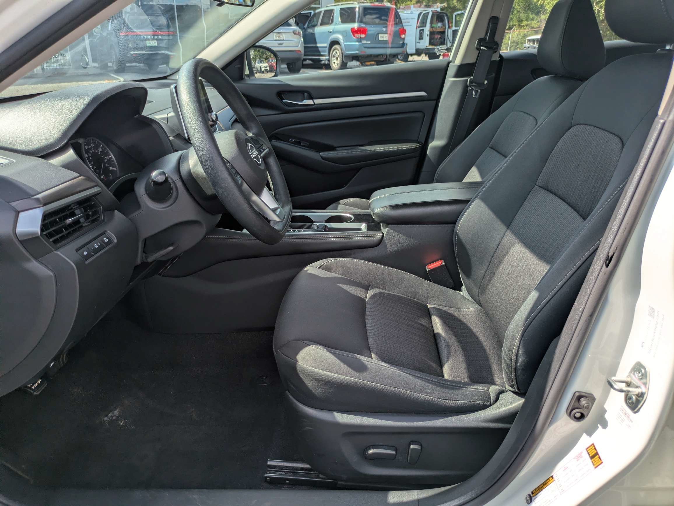 Used 2023 White Nissan 2.5 SV image 16