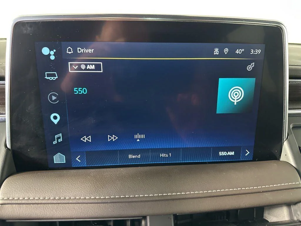 Used 2023 Pearl Chevrolet Z71 image 32