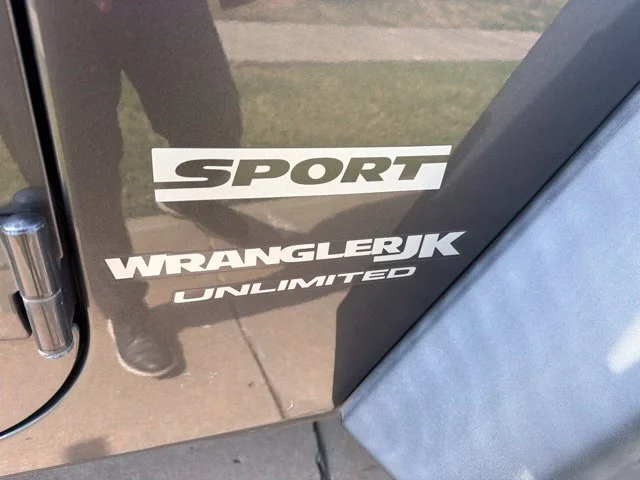 Used 2018 Gray Jeep Unlimited Sport image 3