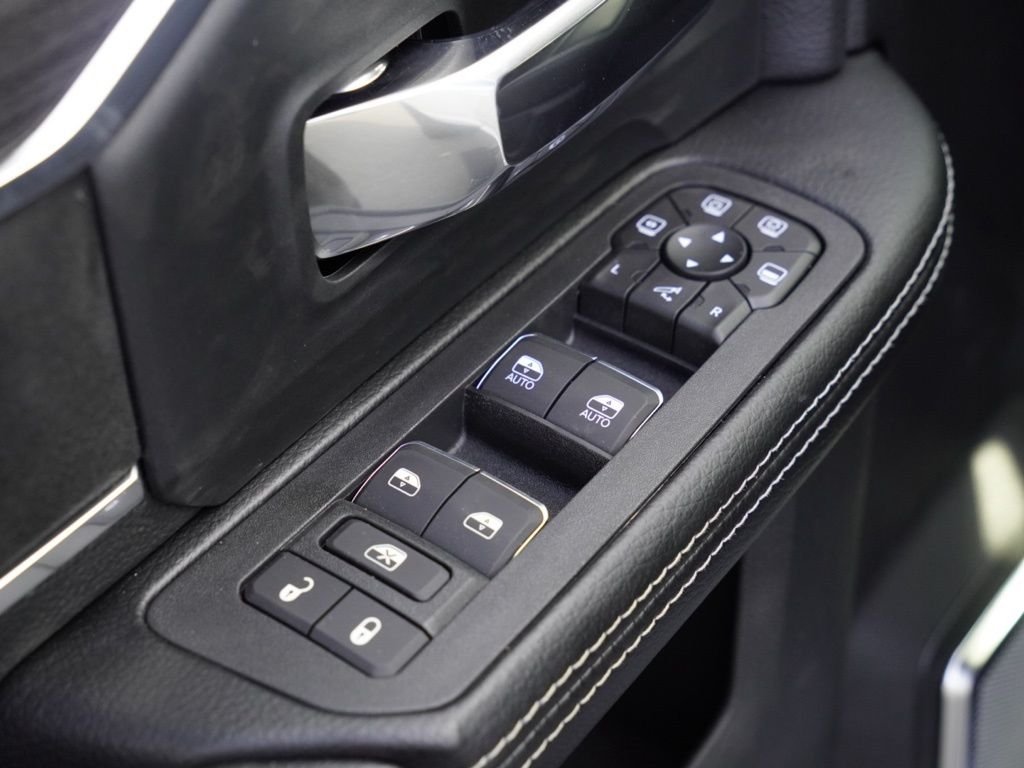 New 2026 Bright White Clear-Coat Exterior Paint RAM Laramie image 10