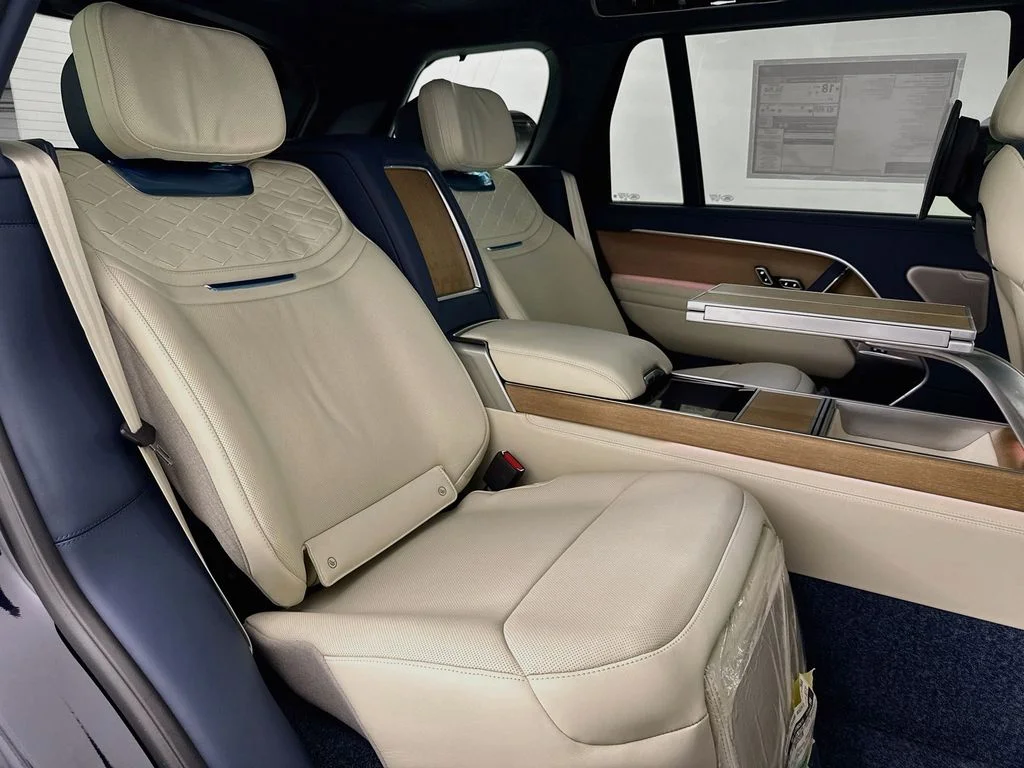 New 2026 Constellation Blue Ultra Metallic Gloss Land Rover SV image 29