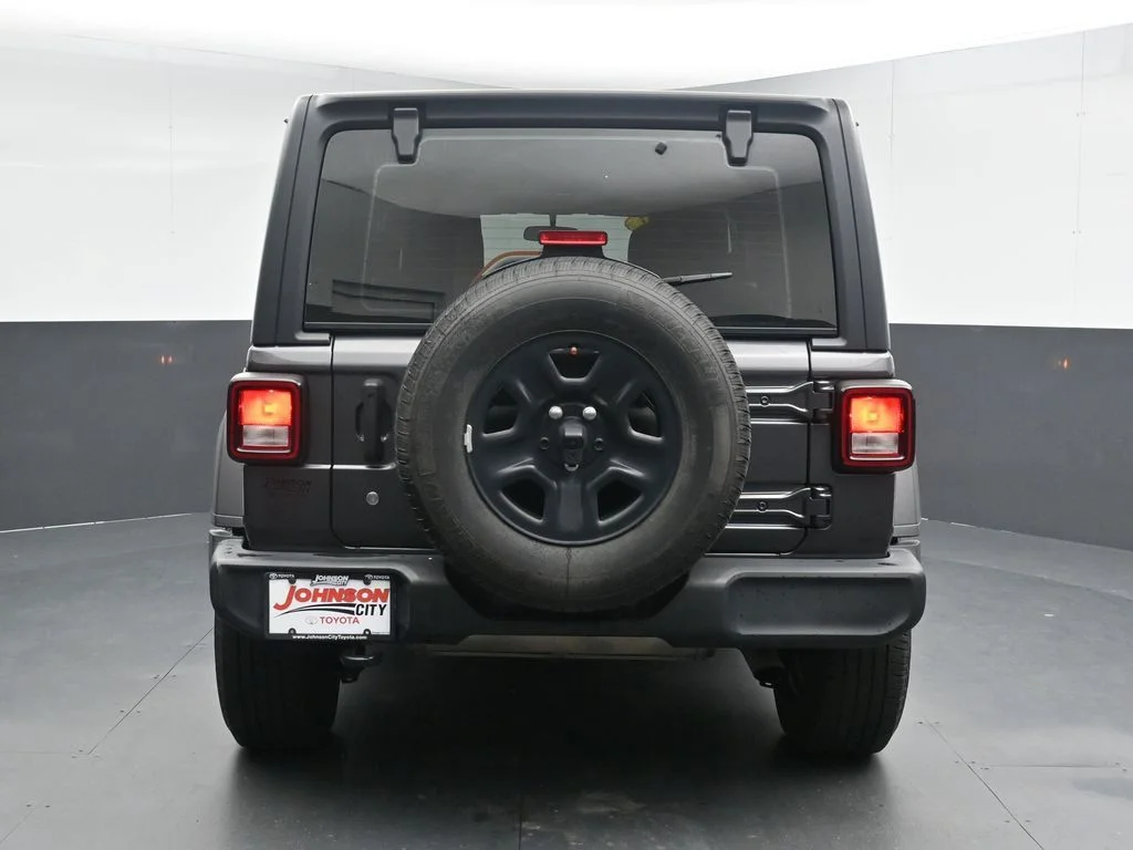 Used 2021 Gray Jeep Unlimited Sport image 7