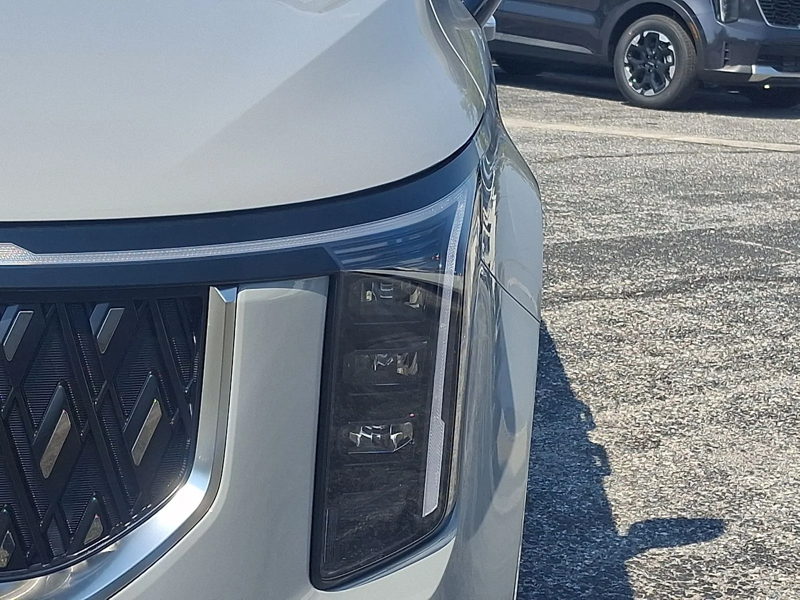 New 2027 Silver Kia LXS image 8