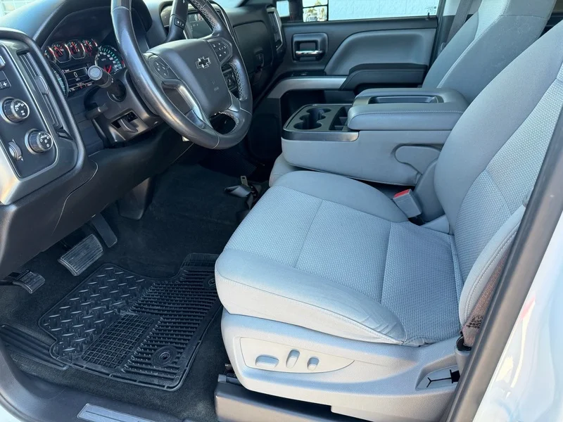 Used 2017 SUMMIT WHITE Chevrolet LT image 16