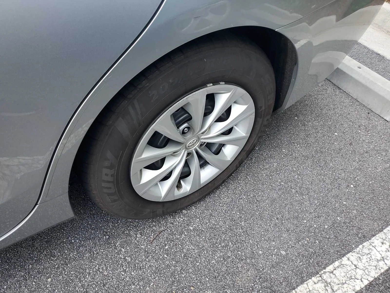 Used 2016 Celestial Silver Metallic Toyota XLE image 8