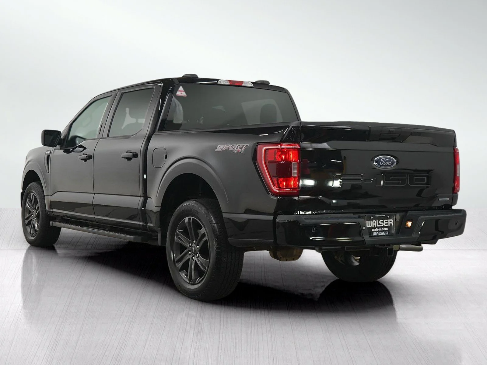 Used 2023 Agate Black Metallic Ford XLT image 3