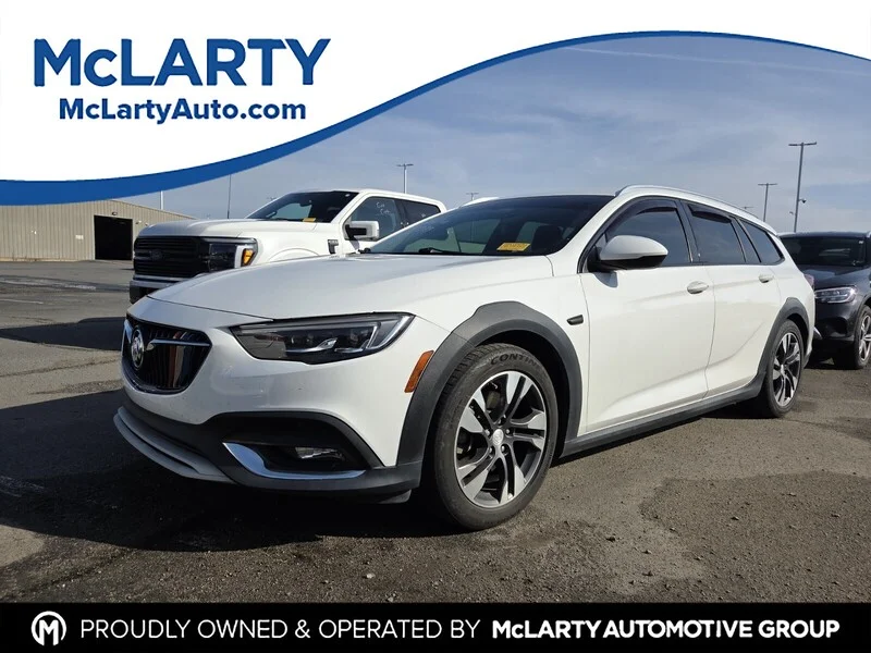 Used 2018 Summit White BUICK PREFERRED image 1