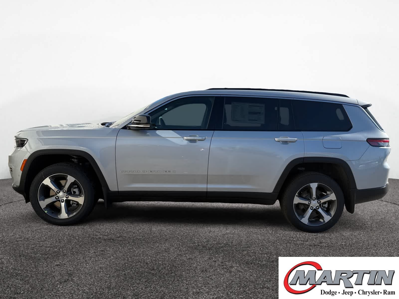New 2025 Silver Zynith Exterior Paint Jeep Limited image 2