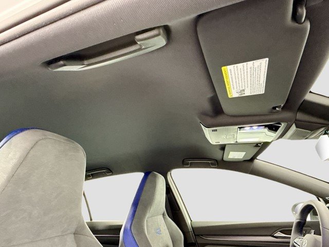 New 2026 Pure White Volkswagen 2.0T image 17