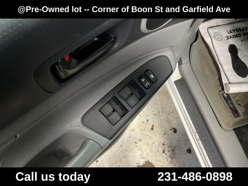 Used 2013 White Toyota Base image 16