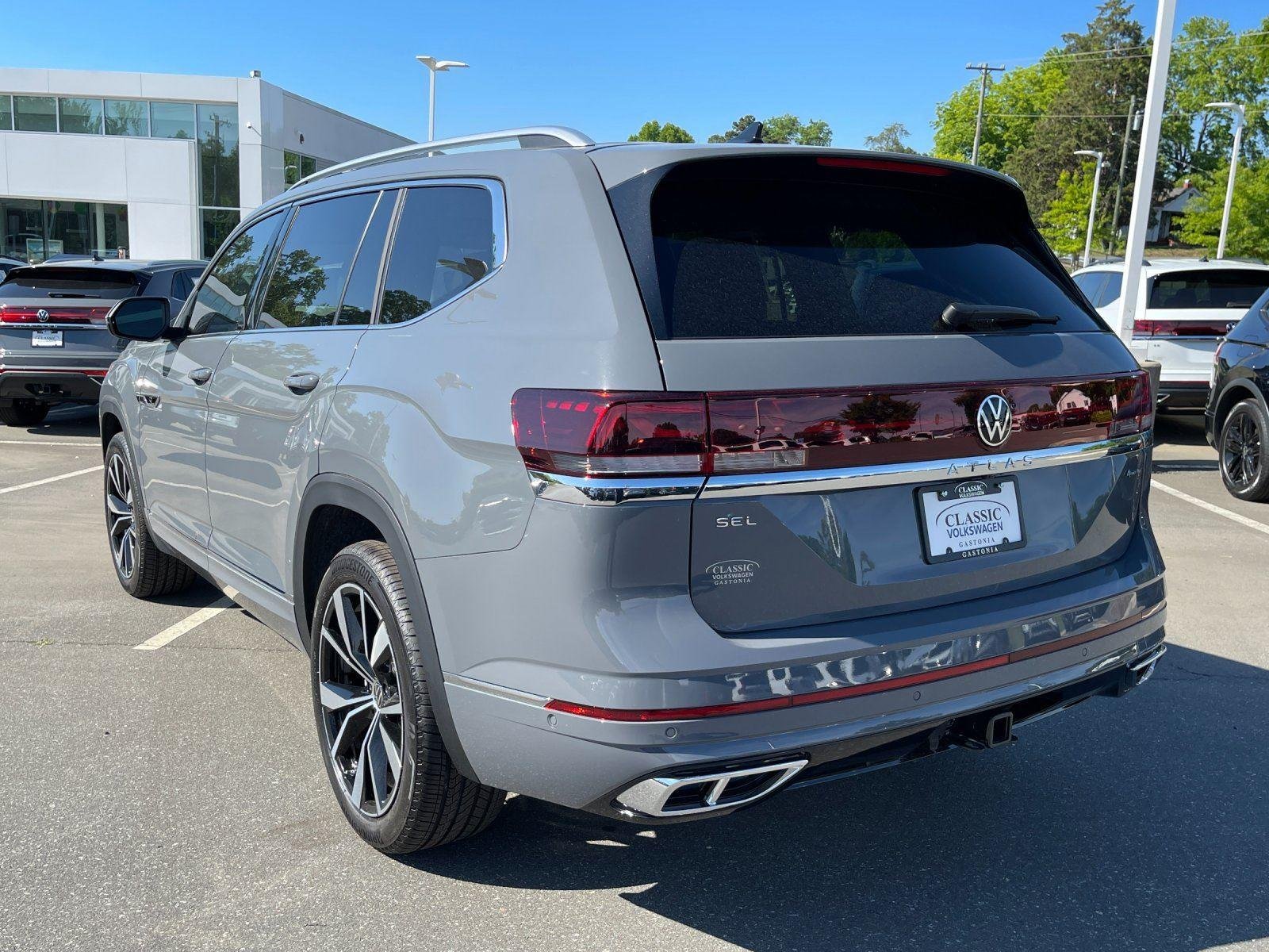 New 2026 Pure Gray Volkswagen 2.0T SEL Premium R-Line image 3