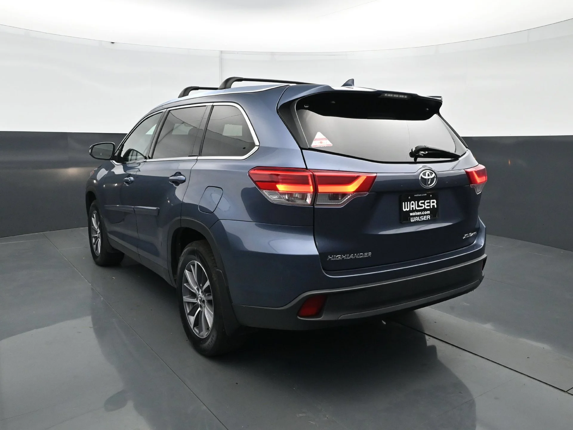Used 2019  Toyota SE image 5