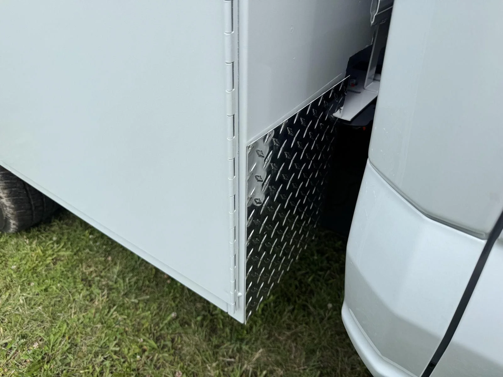 New 2026 Oxford White Ford XL image 7