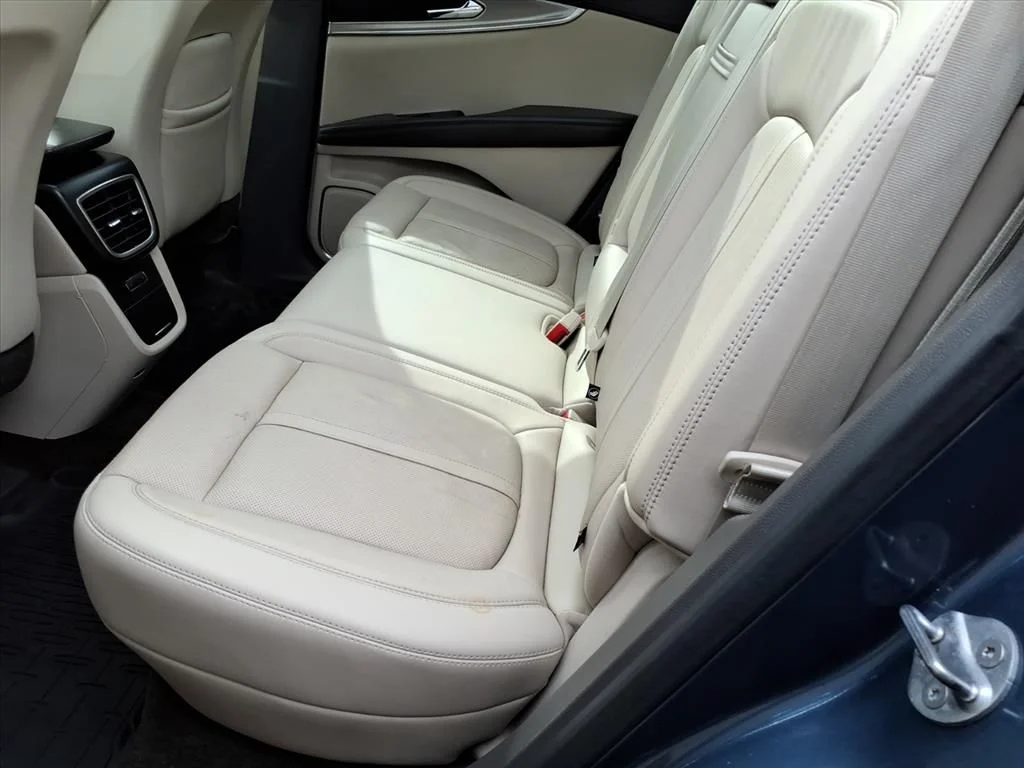 Used 2018 Blue Lincoln Reserve image 8