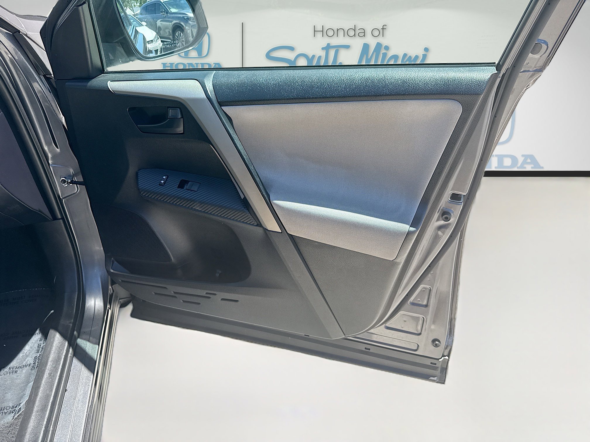 Used 2015 Magnetic Gray Metallic Toyota LE image 32