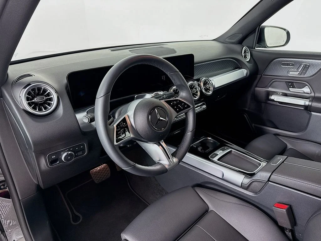 Certified Used 2025 Black Mercedes-Benz GLB 250 image 4