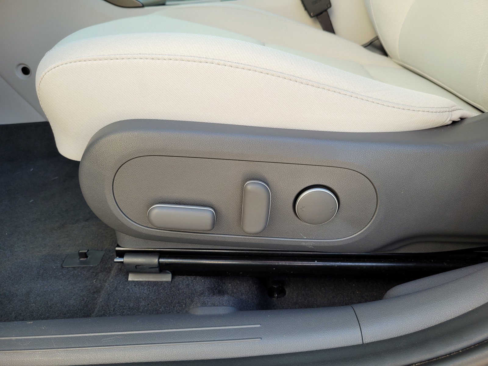 Used 2024 Gray Hyundai SEL image 12