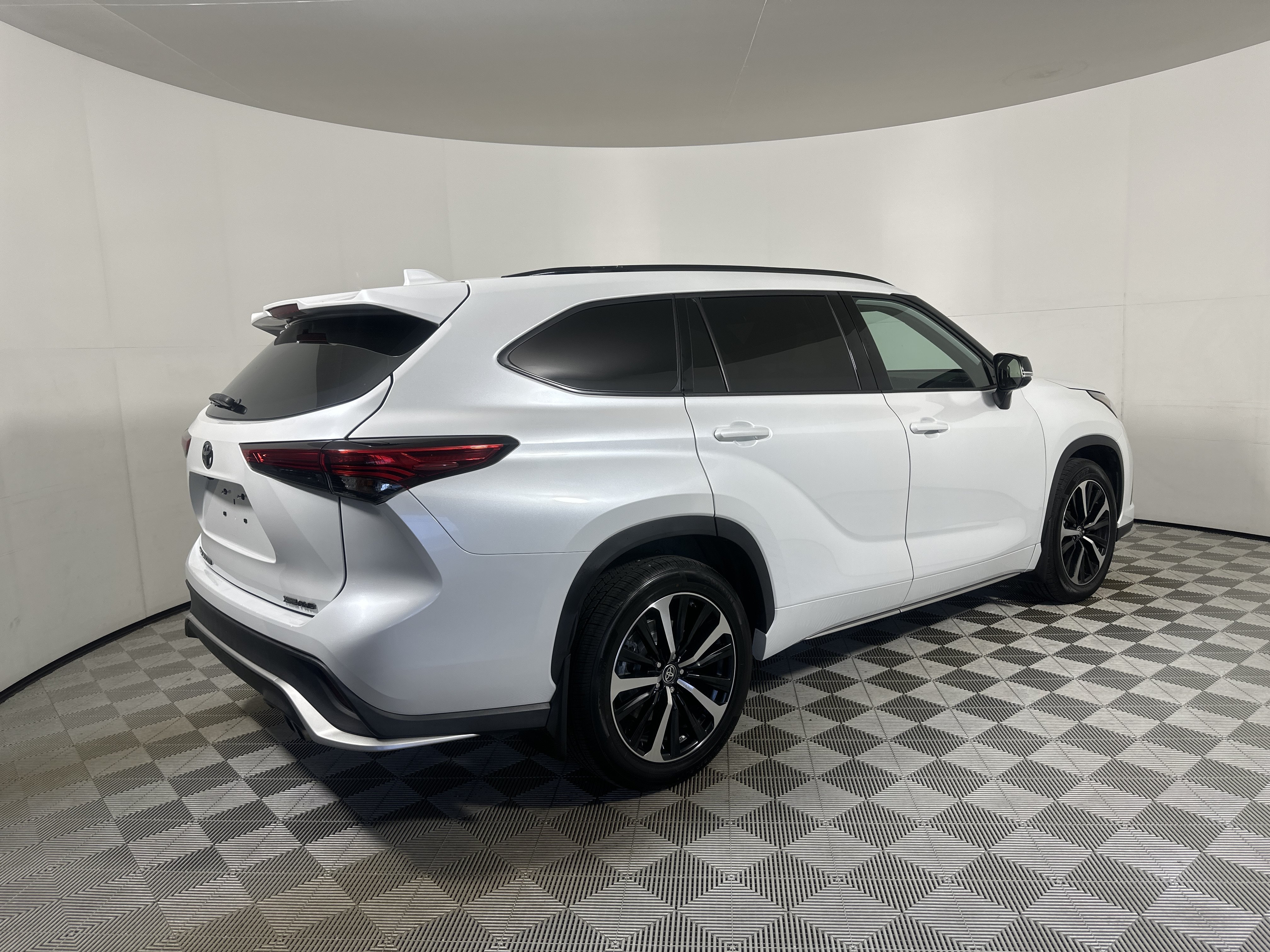 2022 Toyota Highlander XSE - Photo 7