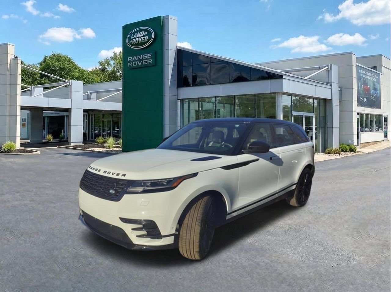 New 2025 Fuji White LAND ROVER Dynamic HSE image 1