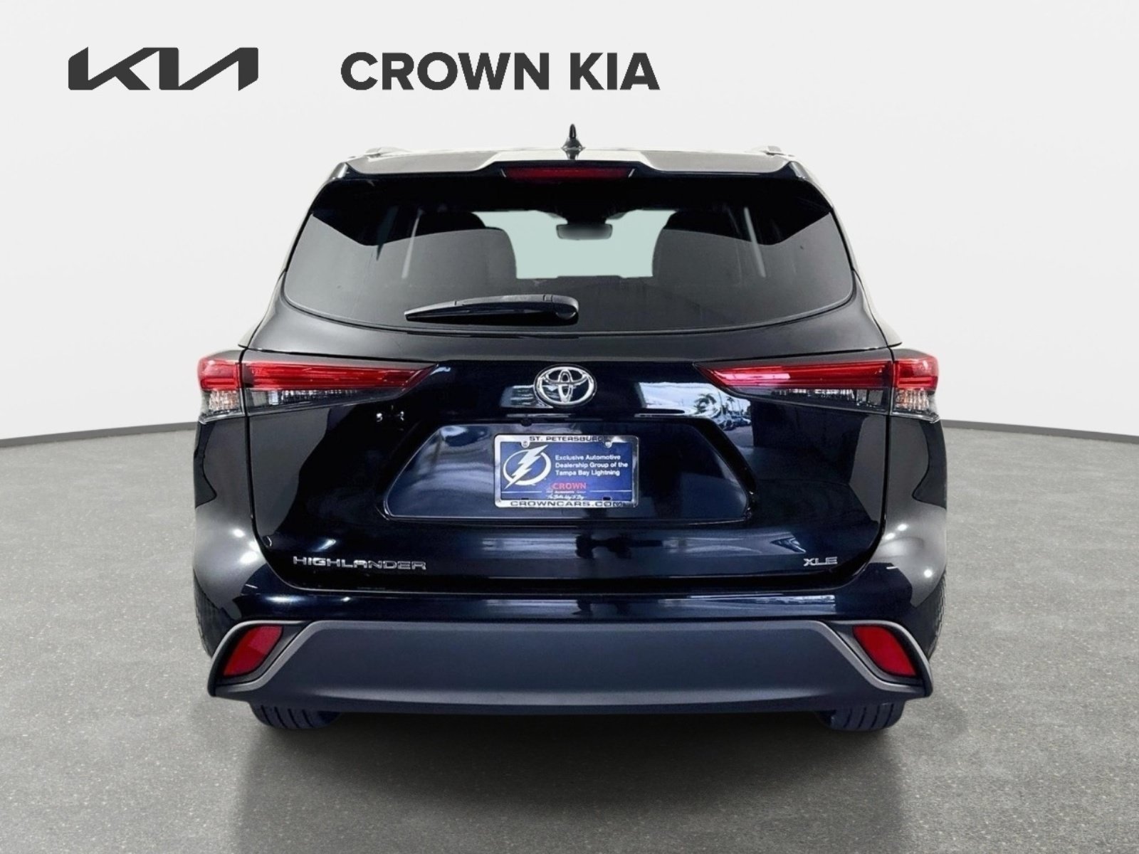 Used 2022 Midnight Black Metallic Toyota XLE image 6