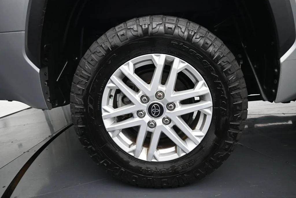 Used 2022 Silver Toyota SR5 image 9
