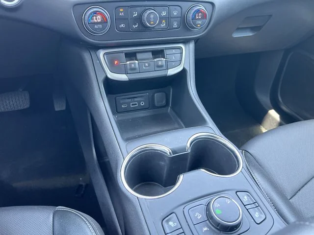 Used 2024  GMC SLT image 25