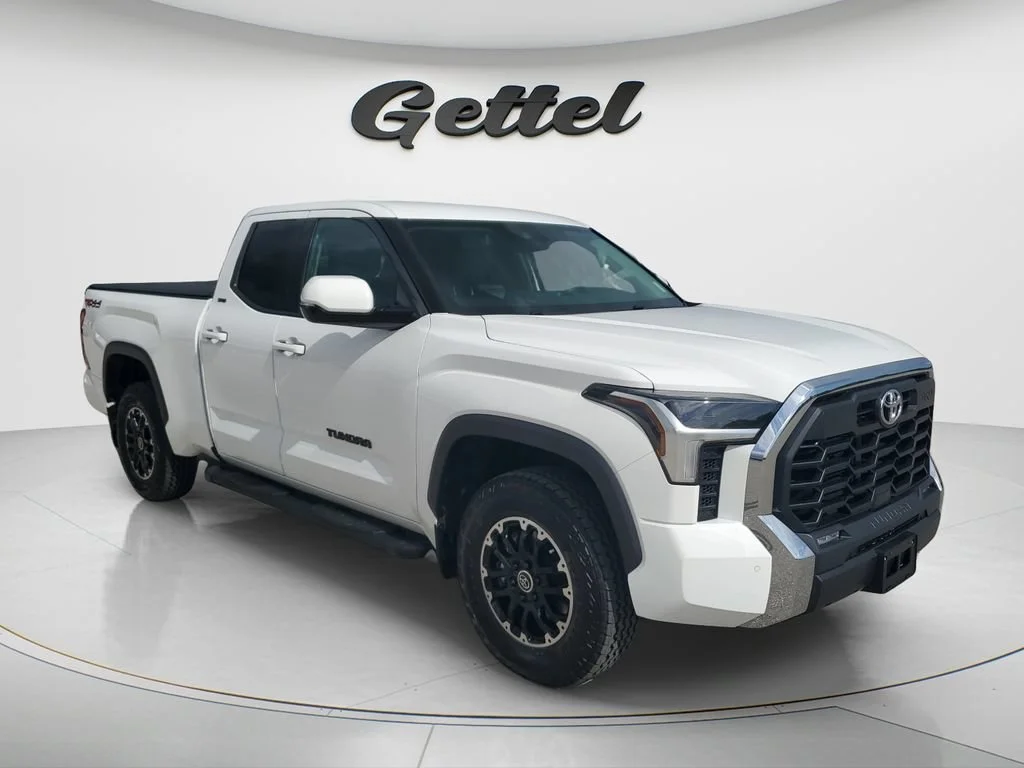 Used 2022 White Toyota SR5 image 3