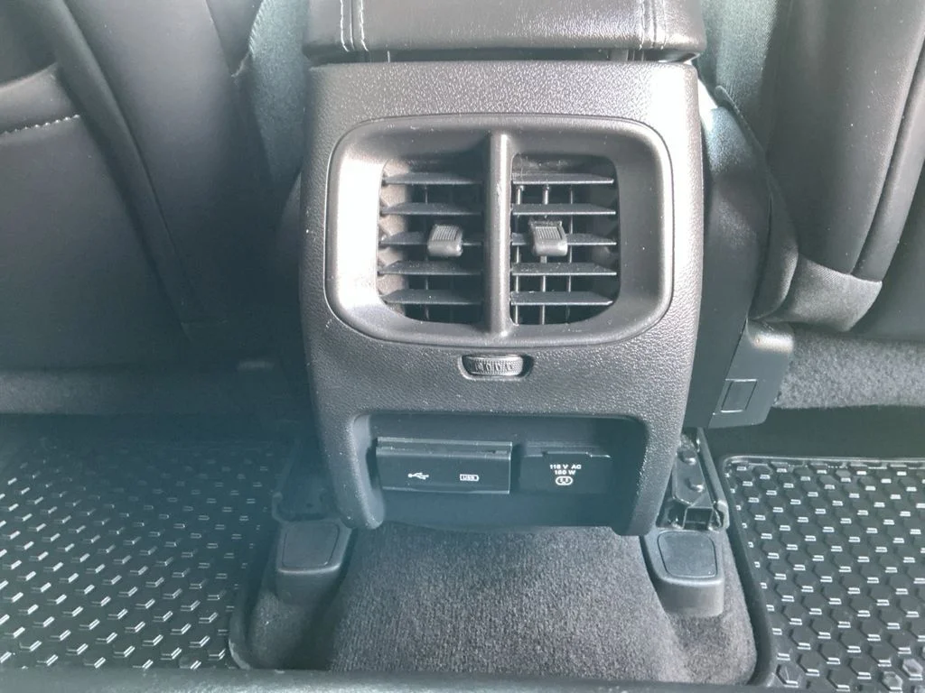 Used 2019 White Jeep Latitude Plus image 26