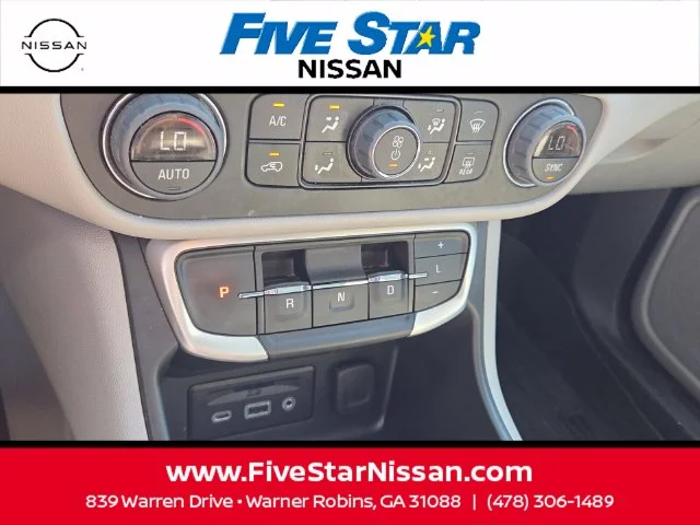 Used 2023 Silver GMC SLT image 22