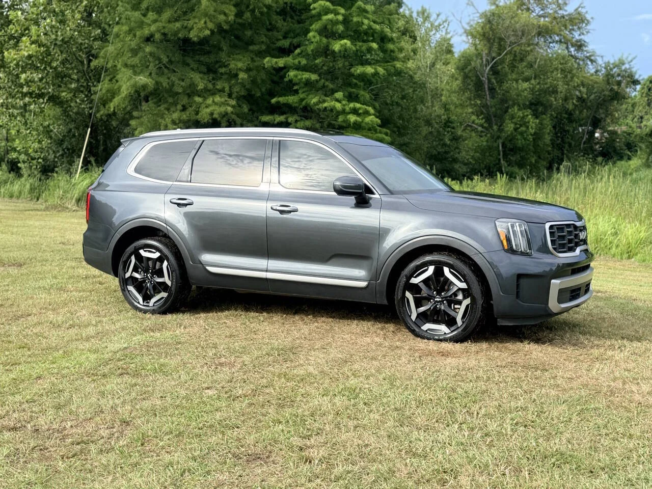 Used 2023 Gray Kia S 4dr SUV image 7
