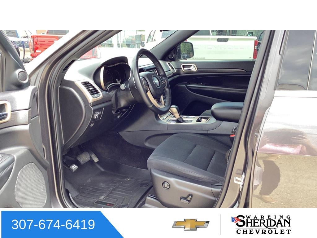 Used 2017 Gray Jeep Laredo image 8