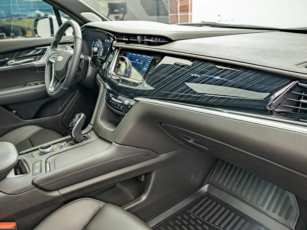 Used 2025 Crystal White Tricoat Cadillac Premium Luxury image 37