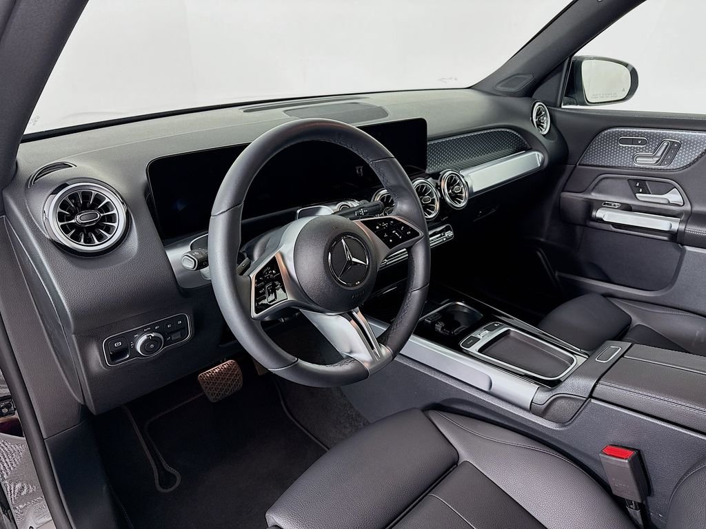 Used 2025 Black Mercedes-Benz GLB 250 image 4