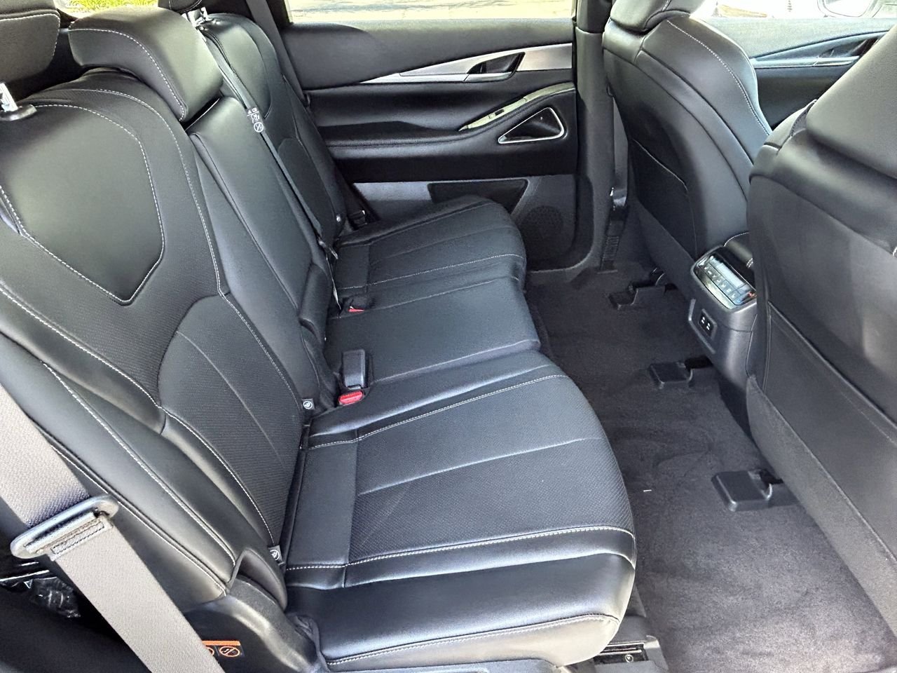 New 2027 RADIANT WHITE INFINITI LUXE image 11