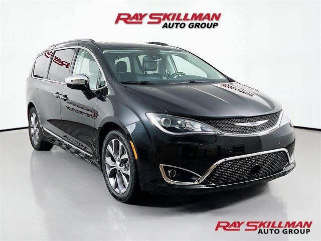 2020 Chrysler Pacifica Limited's photo