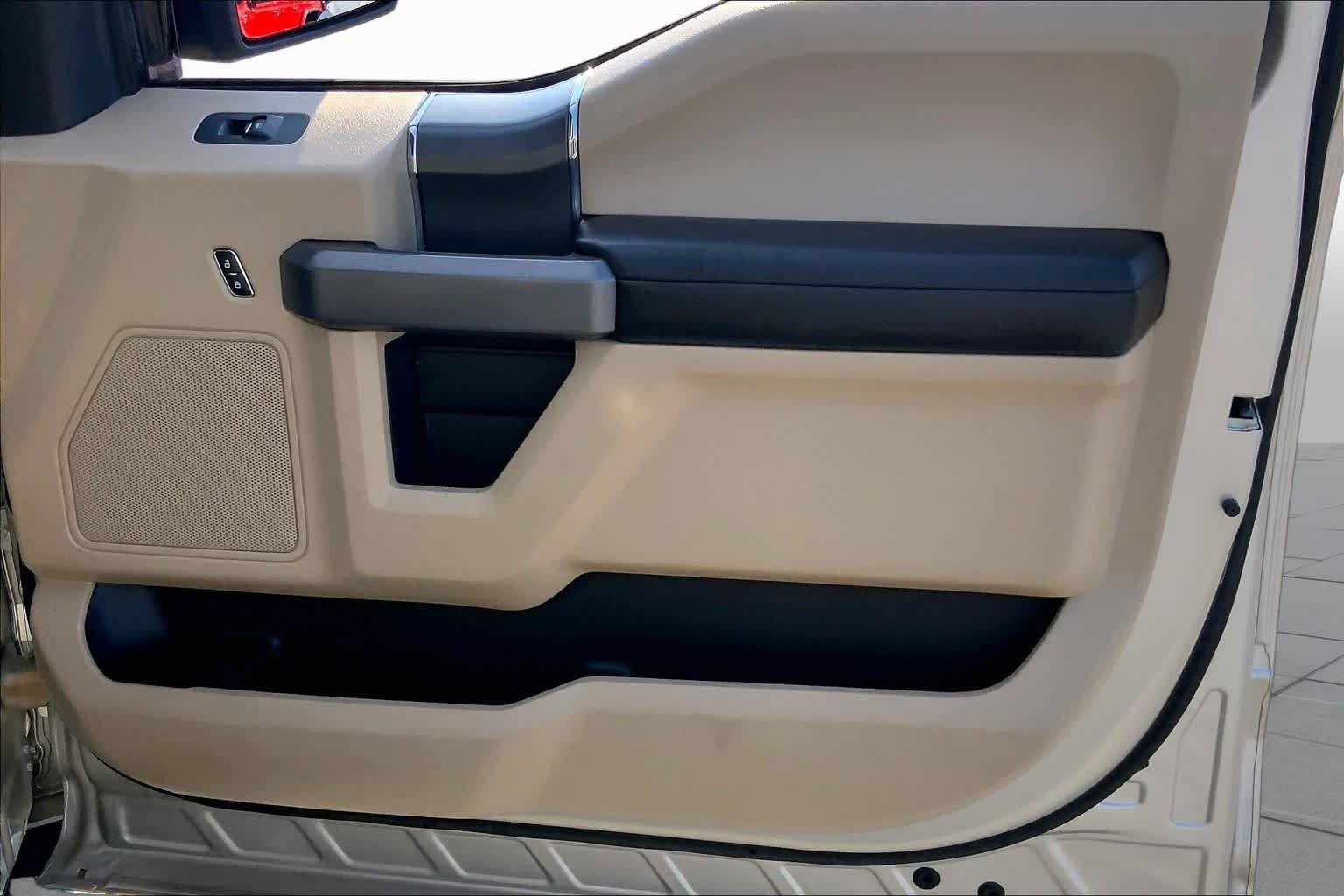 Used 2017 White Gold Ford XLT image 21