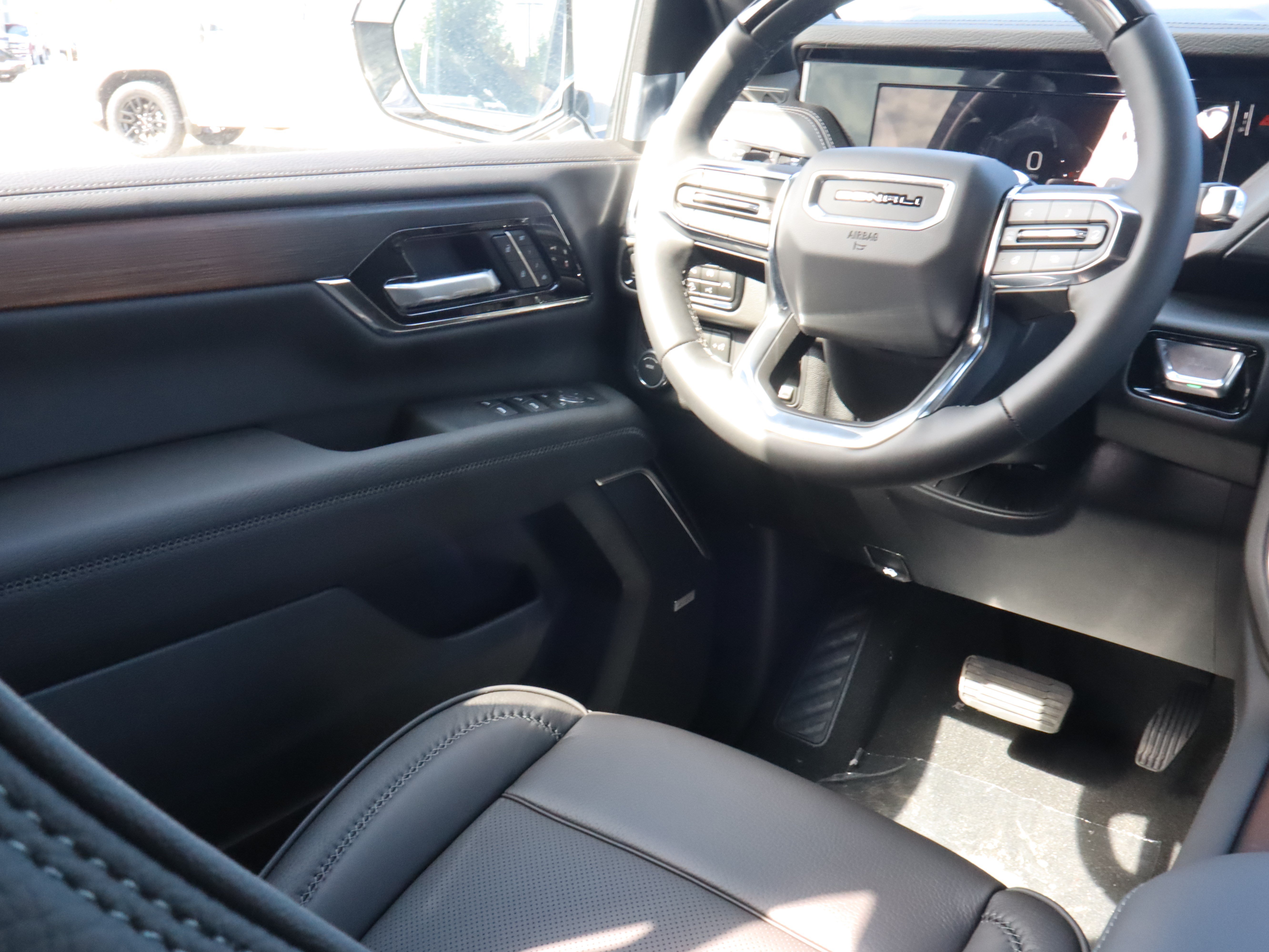 2026 GMC Yukon XL Denali - Photo 13