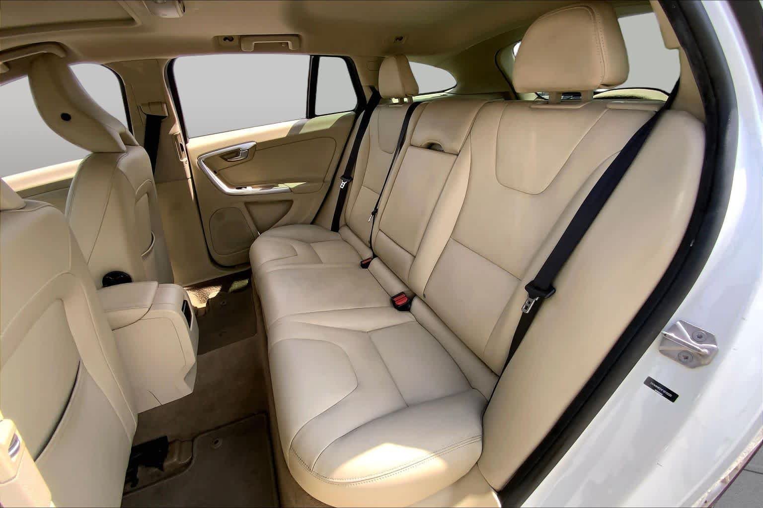 Used 2015 Crystal White Pearl Volvo T5 Drive-E Platinum image 20
