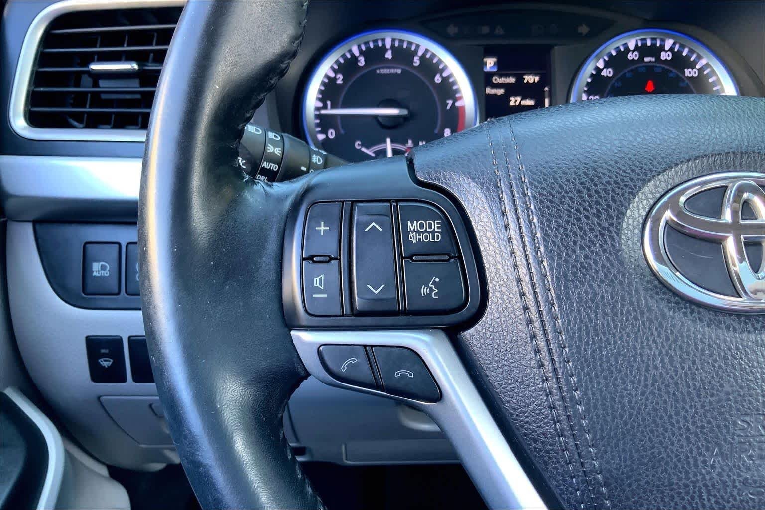 Used 2018 Celestial Silver Metallic Toyota XLE image 24