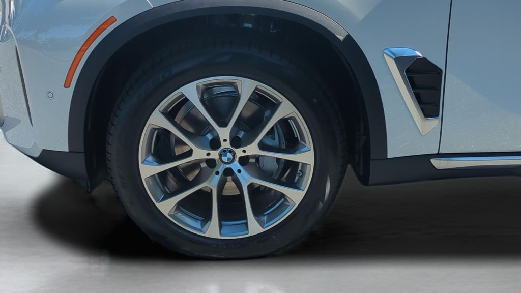 New 2026 Alpine White BMW sDrive40i image 28