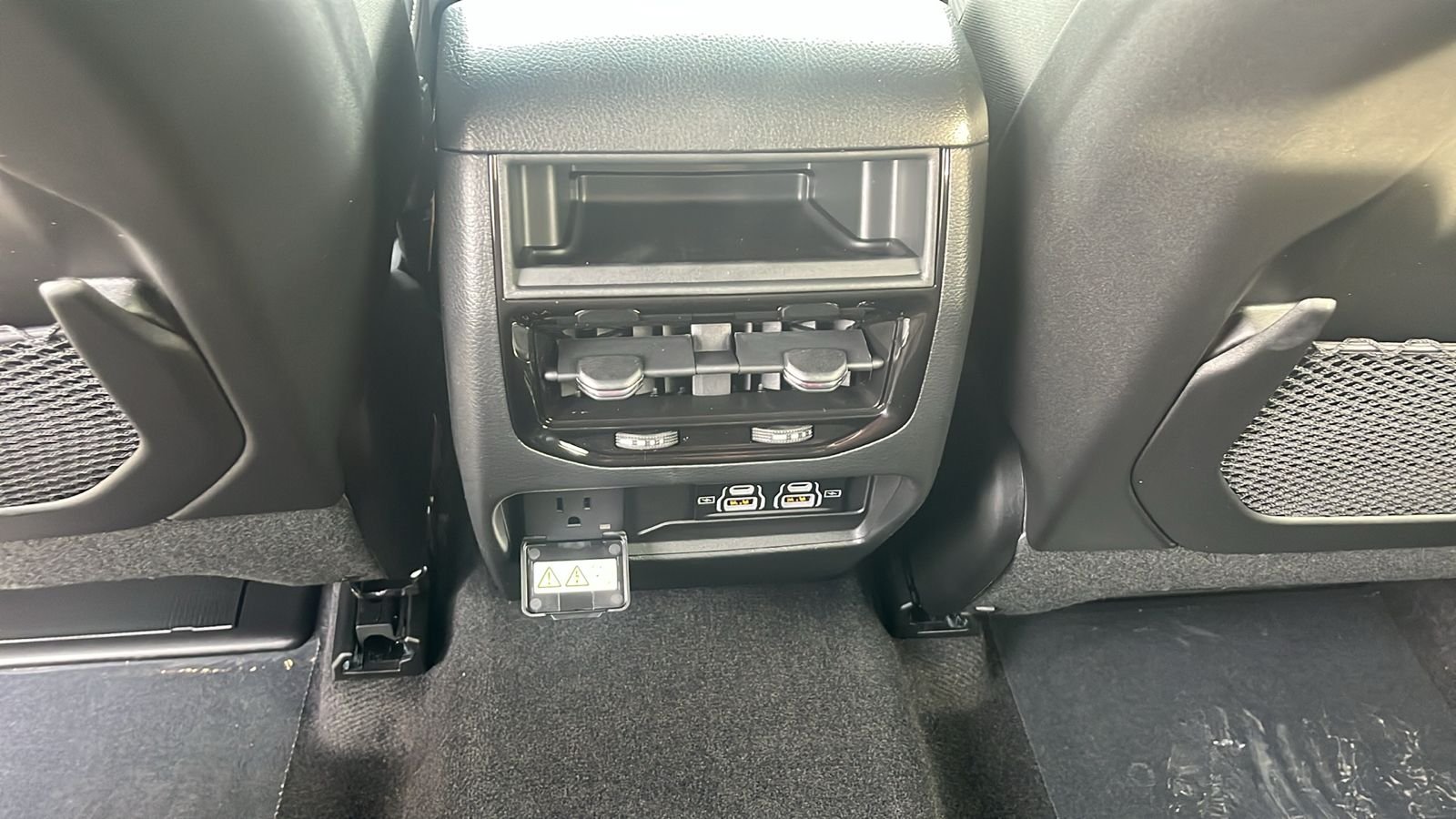 New 2026 Silver Zynith Exterior Paint Jeep Laredo X image 13