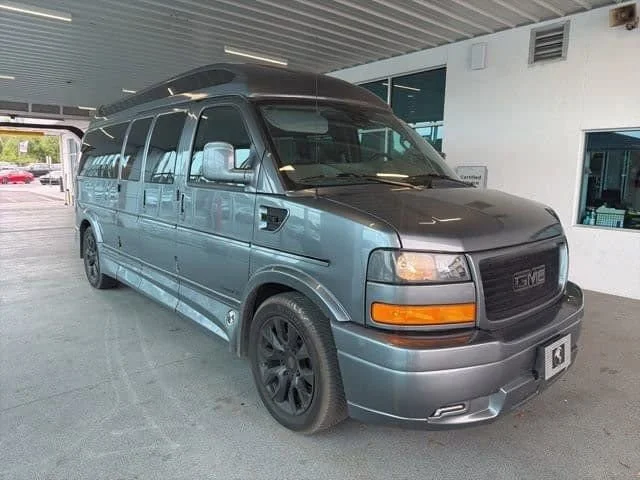 Used 2025 Special Exterior Color GMC Work Van image 8