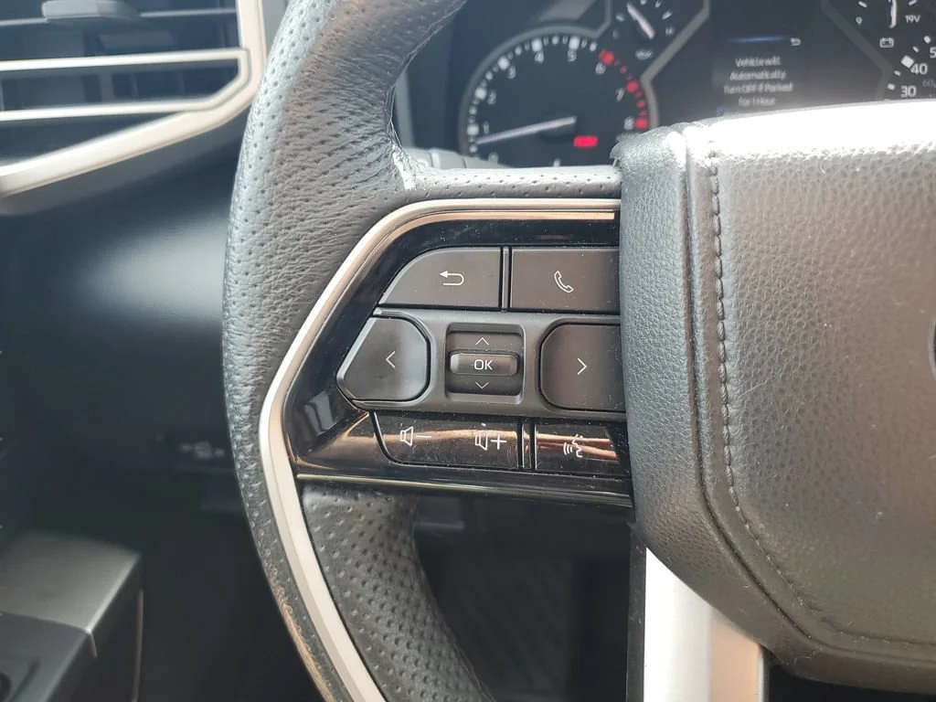 Used 2022 White Toyota SR5 image 19