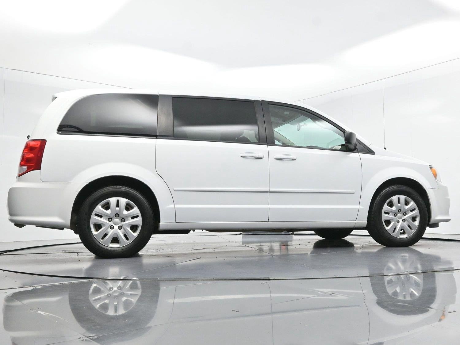 Used 2017 White Knuckle Clearcoat Dodge SE image 42