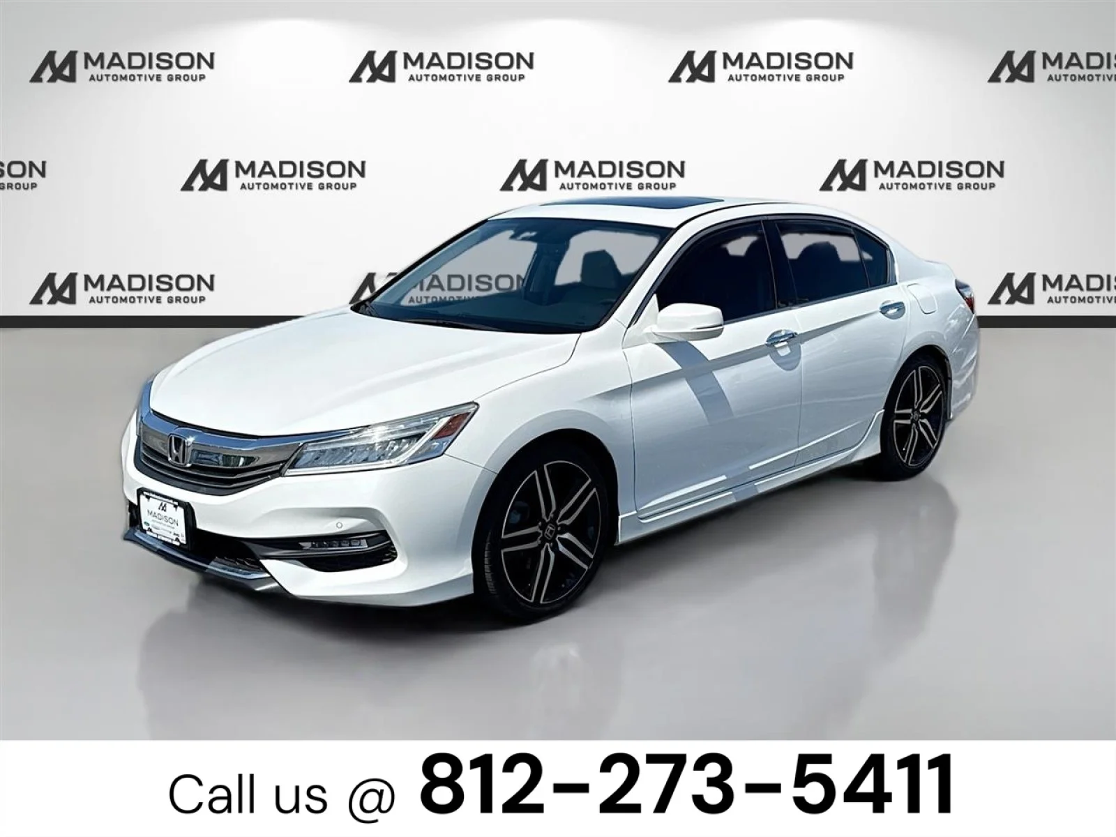 Used 2017 White Honda Touring image 1