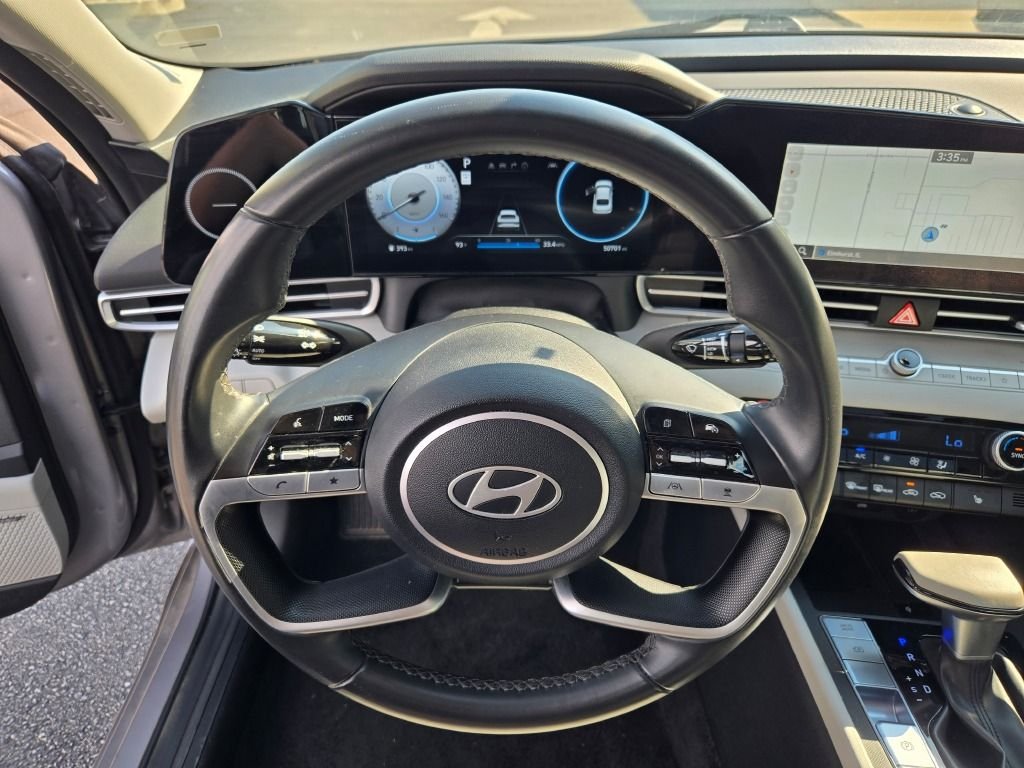 Used 2025 Fluid Metal Hyundai Limited image 28
