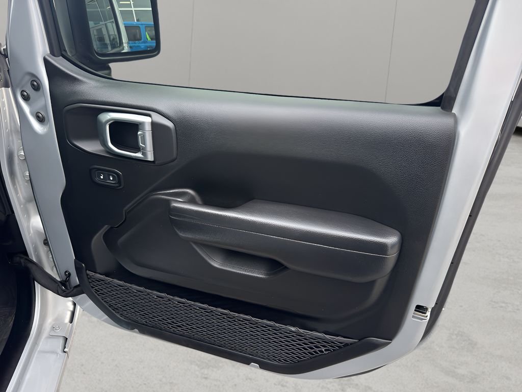 Used 2024 Silver Zynith Clearcoat Jeep Sport S image 9