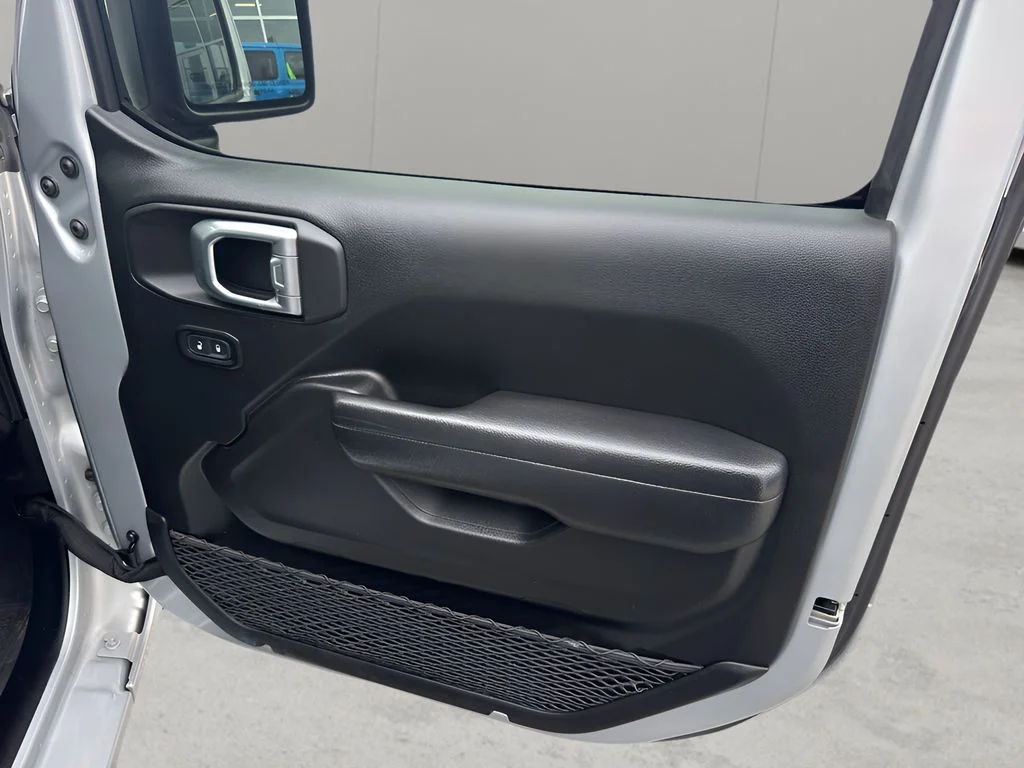 Used 2024 Silver Zynith Clearcoat Jeep Sport S image 9
