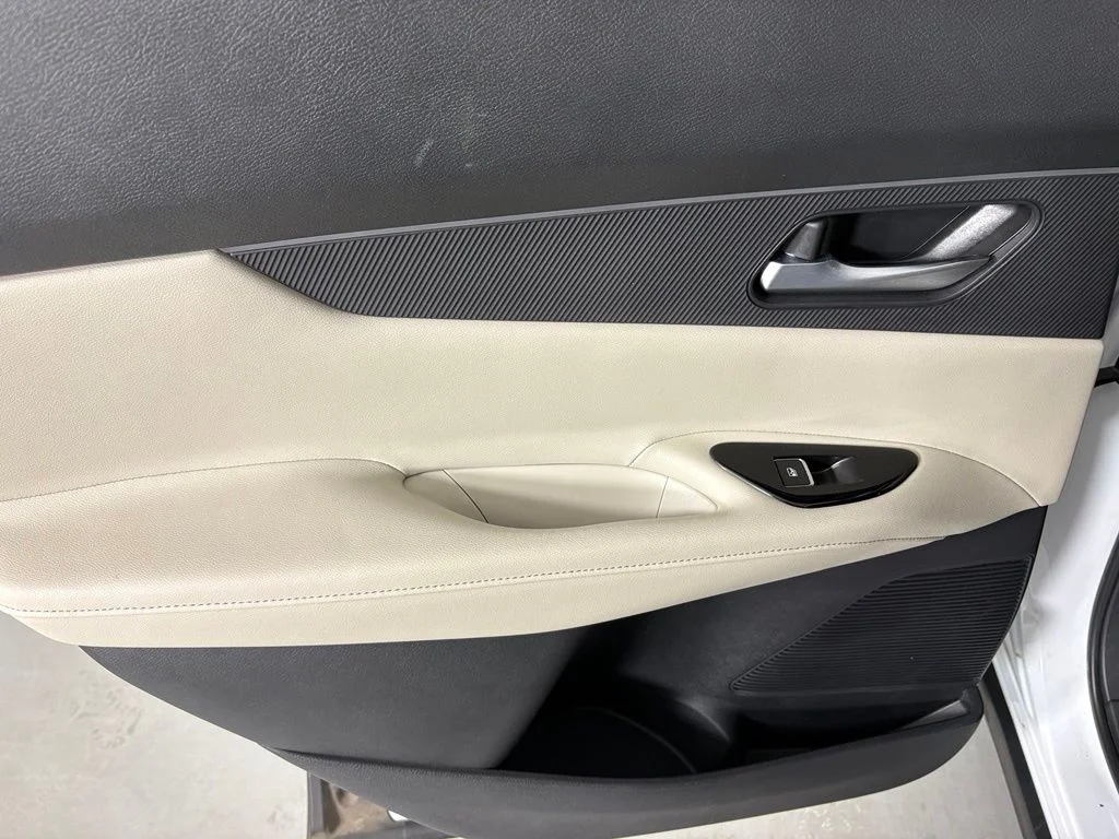 Used 2025 White Nissan SV image 34